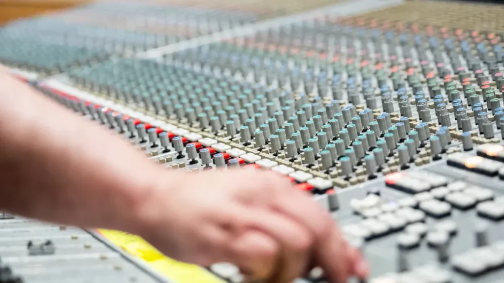 NVH & Noise Control: Cavitation/Click/Squeak Diagnostics & Pre-Delivery Checklist for the Assortment Playbook 3 NVH & Noise Control: Cavitation/Click/Squeak Diagnostics & Pre-Delivery Checklist for the Assortment Playbook NVH & Noise Control: Cavitation/Click/Squeak Diagnostics & Pre-Delivery Checklist for the Assortment Playbook